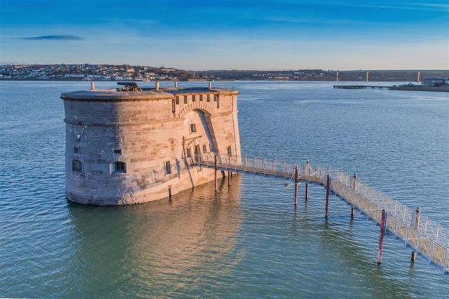 Апартаменты Ferry House Пемброук Док Экстерьер фото